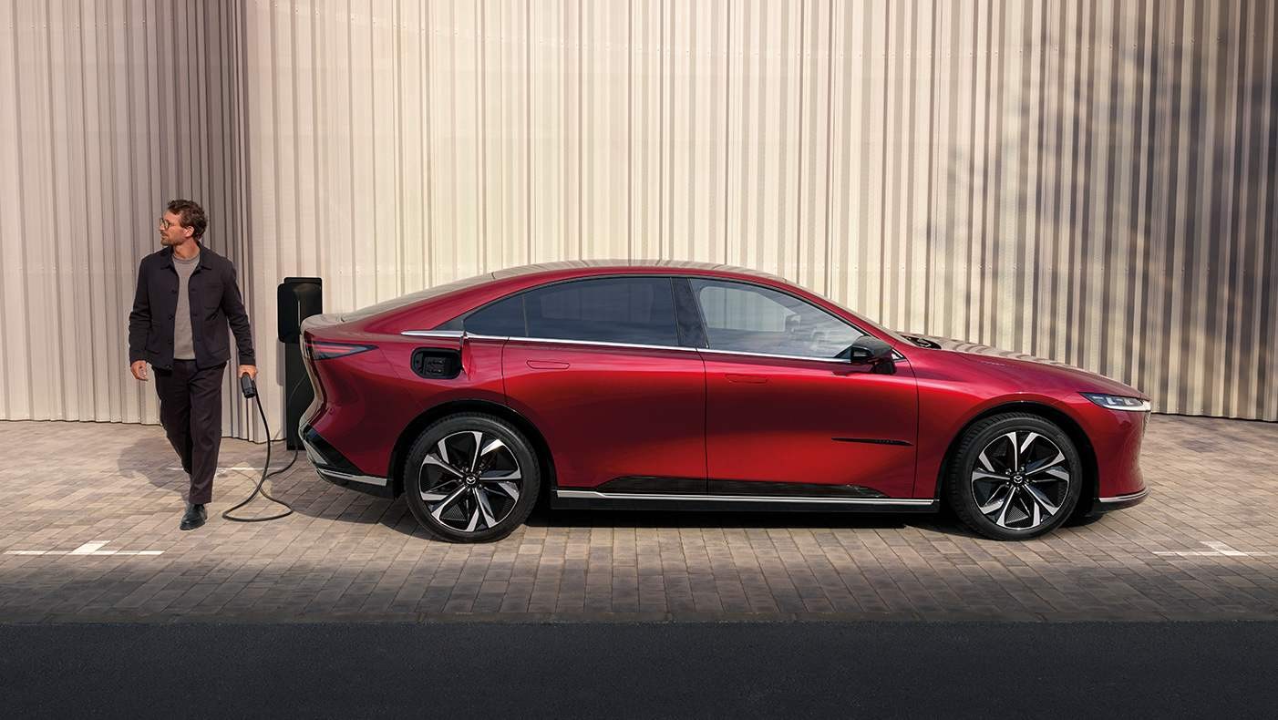 Mazda 6e într-un cadru arhitectural